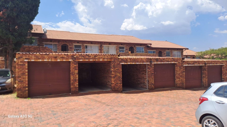 To Let 2 Bedroom Property for Rent in Buccleuch Gauteng