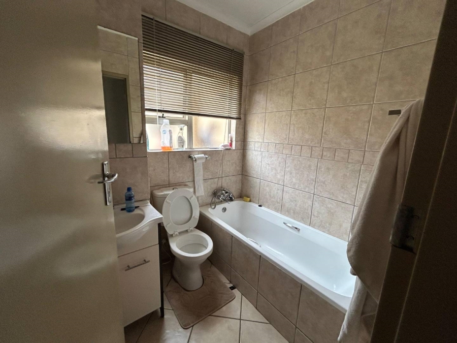 2 Bedroom Property for Sale in Silver Lakes Gauteng