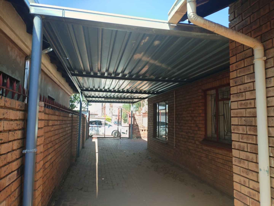 To Let 2 Bedroom Property for Rent in Mahube Valley Gauteng