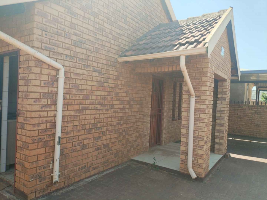 To Let 2 Bedroom Property for Rent in Mahube Valley Gauteng