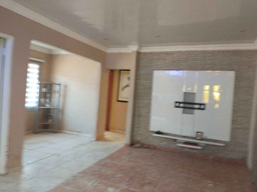 To Let 2 Bedroom Property for Rent in Mahube Valley Gauteng