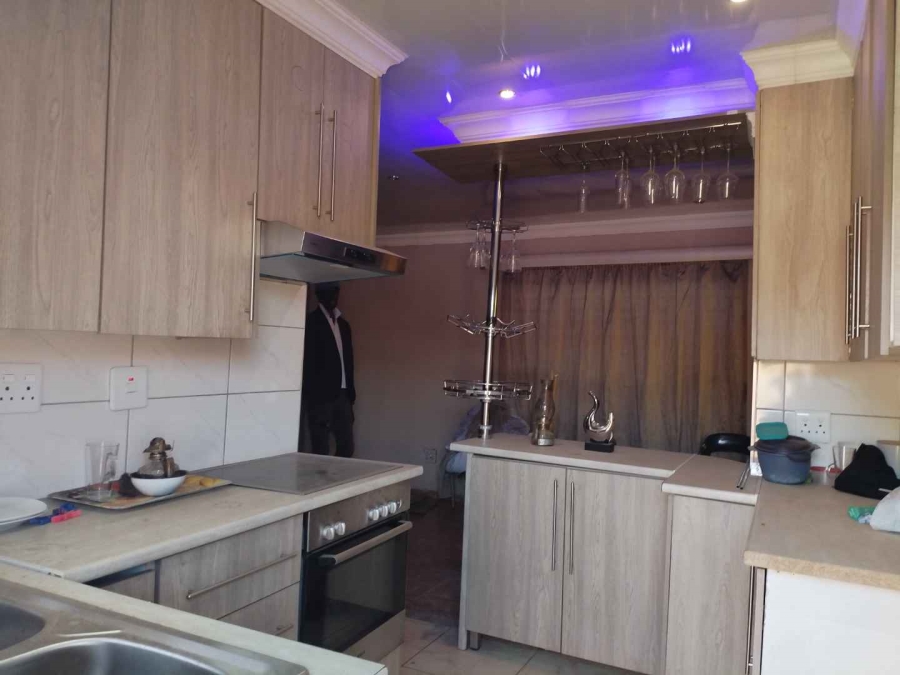 To Let 2 Bedroom Property for Rent in Mahube Valley Gauteng