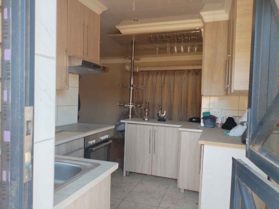 To Let 2 Bedroom Property for Rent in Mahube Valley Gauteng