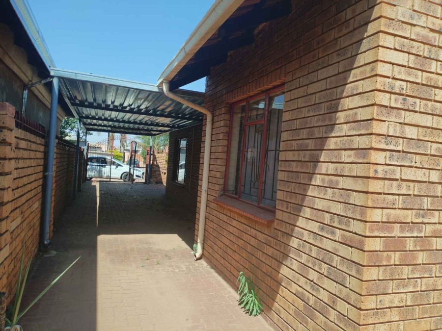 To Let 2 Bedroom Property for Rent in Mahube Valley Gauteng