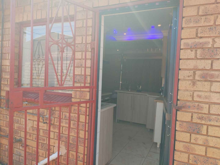 To Let 2 Bedroom Property for Rent in Mahube Valley Gauteng