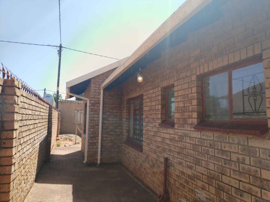 To Let 2 Bedroom Property for Rent in Mahube Valley Gauteng