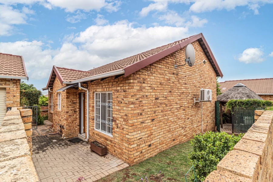 3 Bedroom Property for Sale in Wilgeheuwel Gauteng