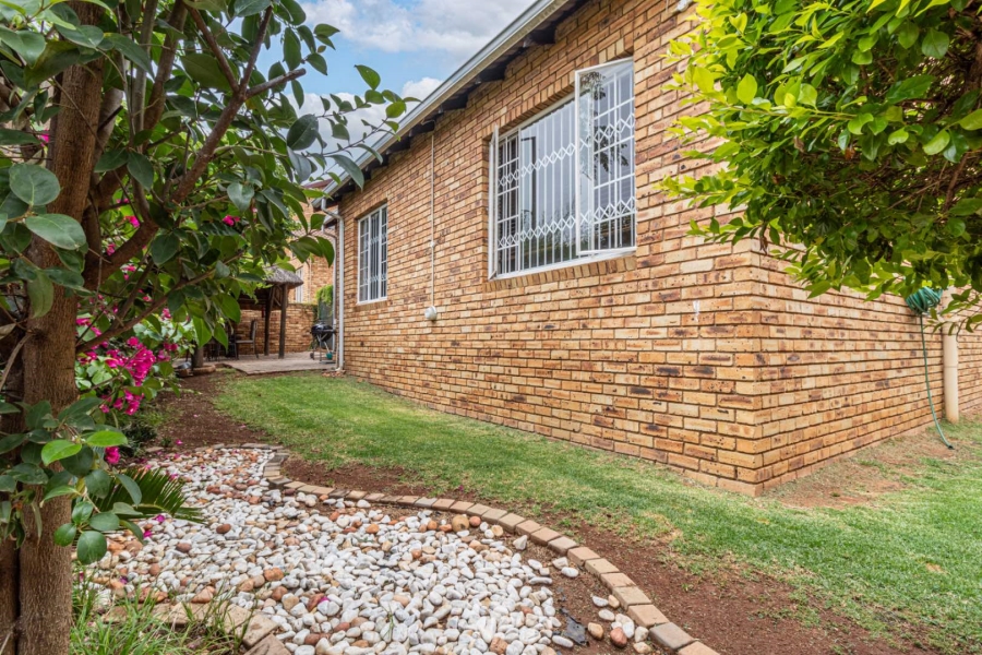 3 Bedroom Property for Sale in Wilgeheuwel Gauteng