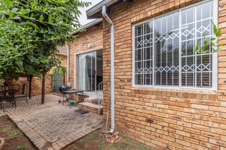 3 Bedroom Property for Sale in Wilgeheuwel Gauteng