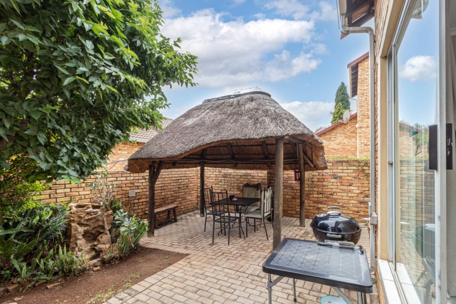 3 Bedroom Property for Sale in Wilgeheuwel Gauteng