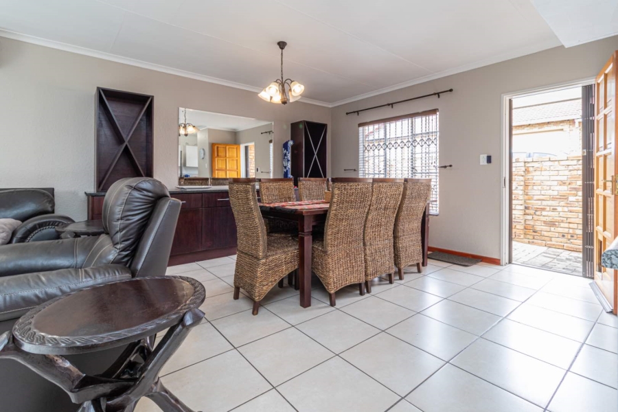 3 Bedroom Property for Sale in Wilgeheuwel Gauteng