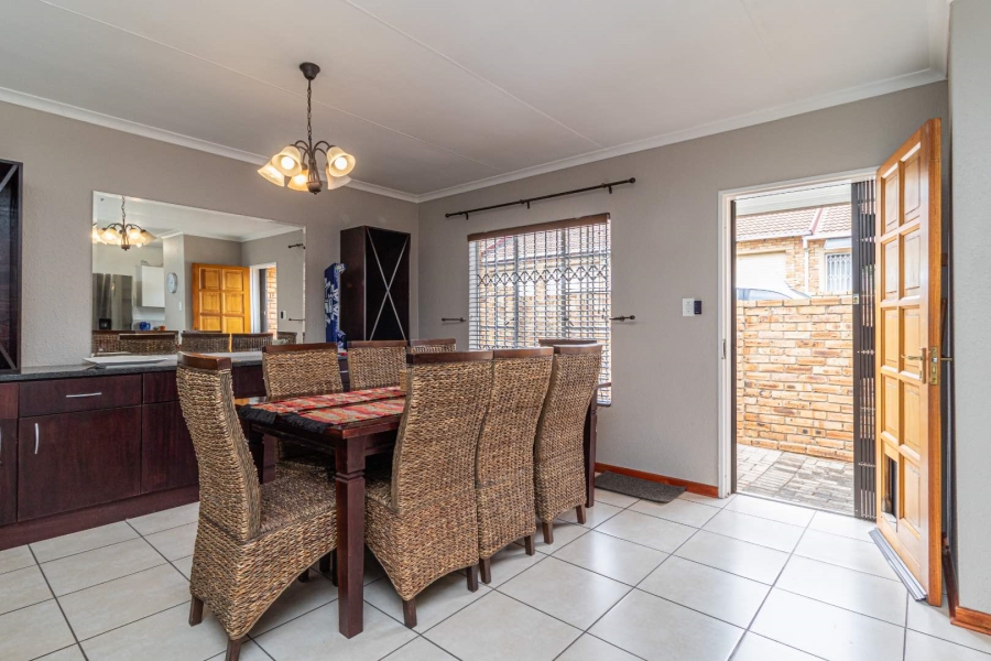 3 Bedroom Property for Sale in Wilgeheuwel Gauteng