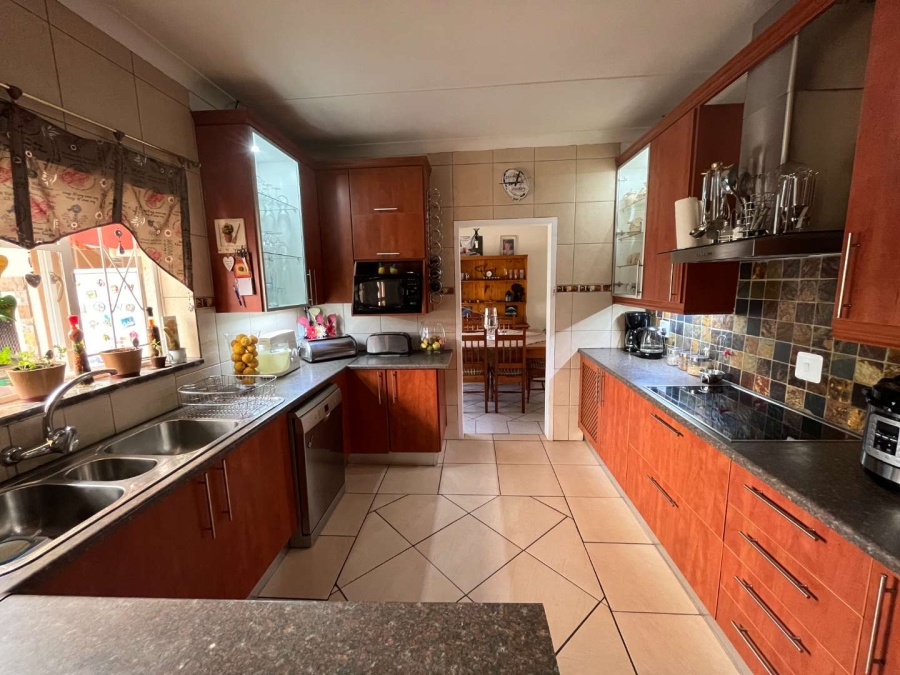 4 Bedroom Property for Sale in Greenhills Gauteng