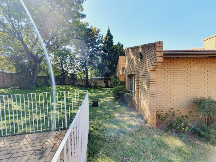 6 Bedroom Property for Sale in Marlboro Gardens Gauteng