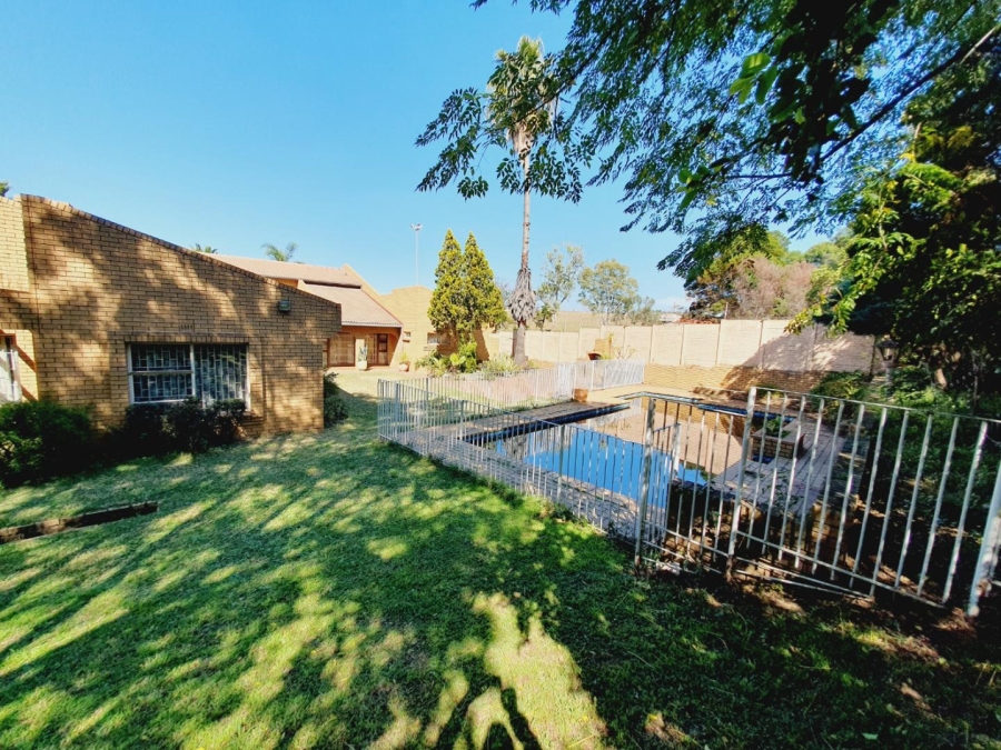 6 Bedroom Property for Sale in Marlboro Gardens Gauteng