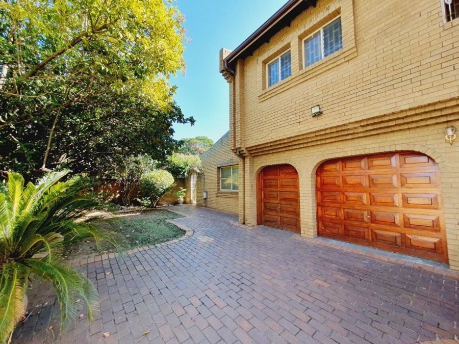 6 Bedroom Property for Sale in Marlboro Gardens Gauteng