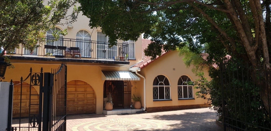 6 Bedroom Property for Sale in Brackenhurst Gauteng