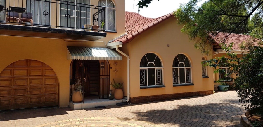 6 Bedroom Property for Sale in Brackenhurst Gauteng