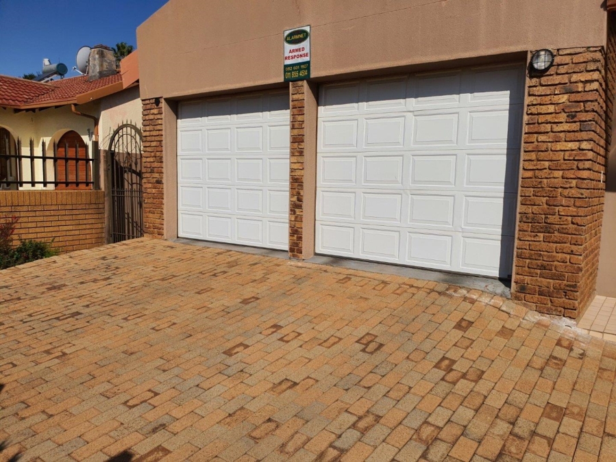 3 Bedroom Property for Sale in Lenasia South Gauteng