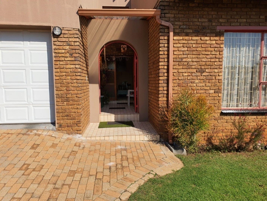 3 Bedroom Property for Sale in Lenasia South Gauteng