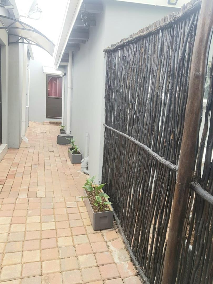 To Let 2 Bedroom Property for Rent in Melrose Gauteng