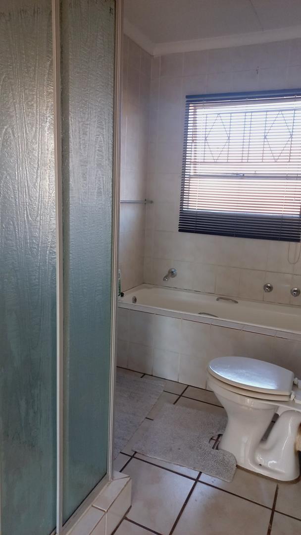 To Let 2 Bedroom Property for Rent in Buccleuch Gauteng