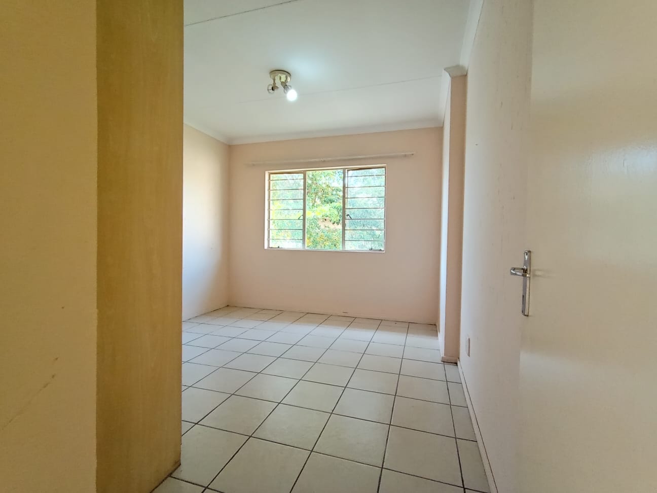 To Let 2 Bedroom Property for Rent in Klippoortje Gauteng