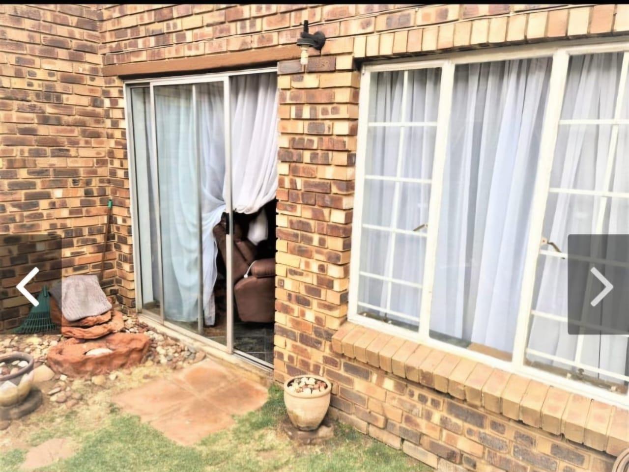 To Let 2 Bedroom Property for Rent in Van Riebeeck Park Gauteng