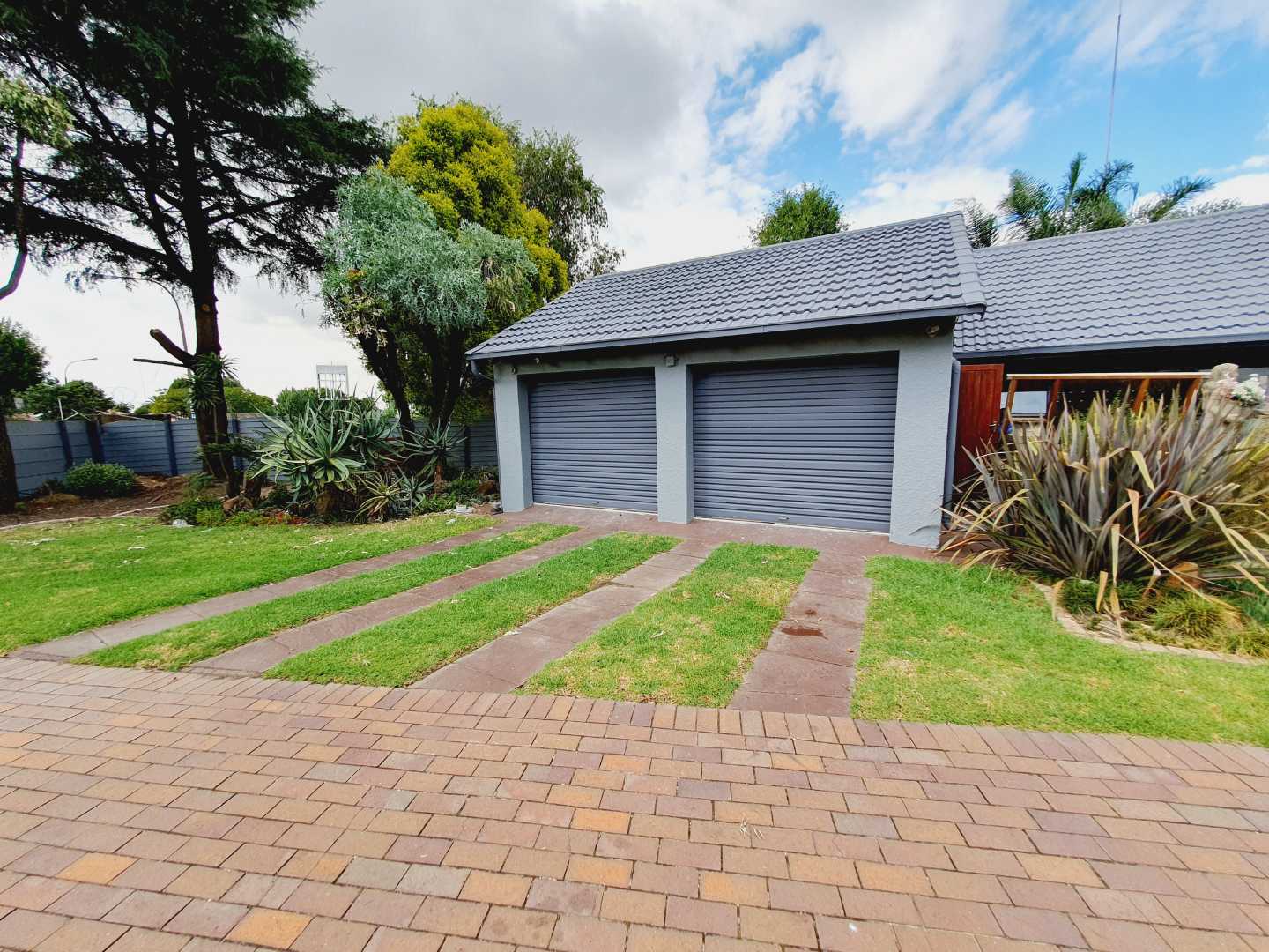 3 Bedroom Property for Sale in Brackenhurst Gauteng