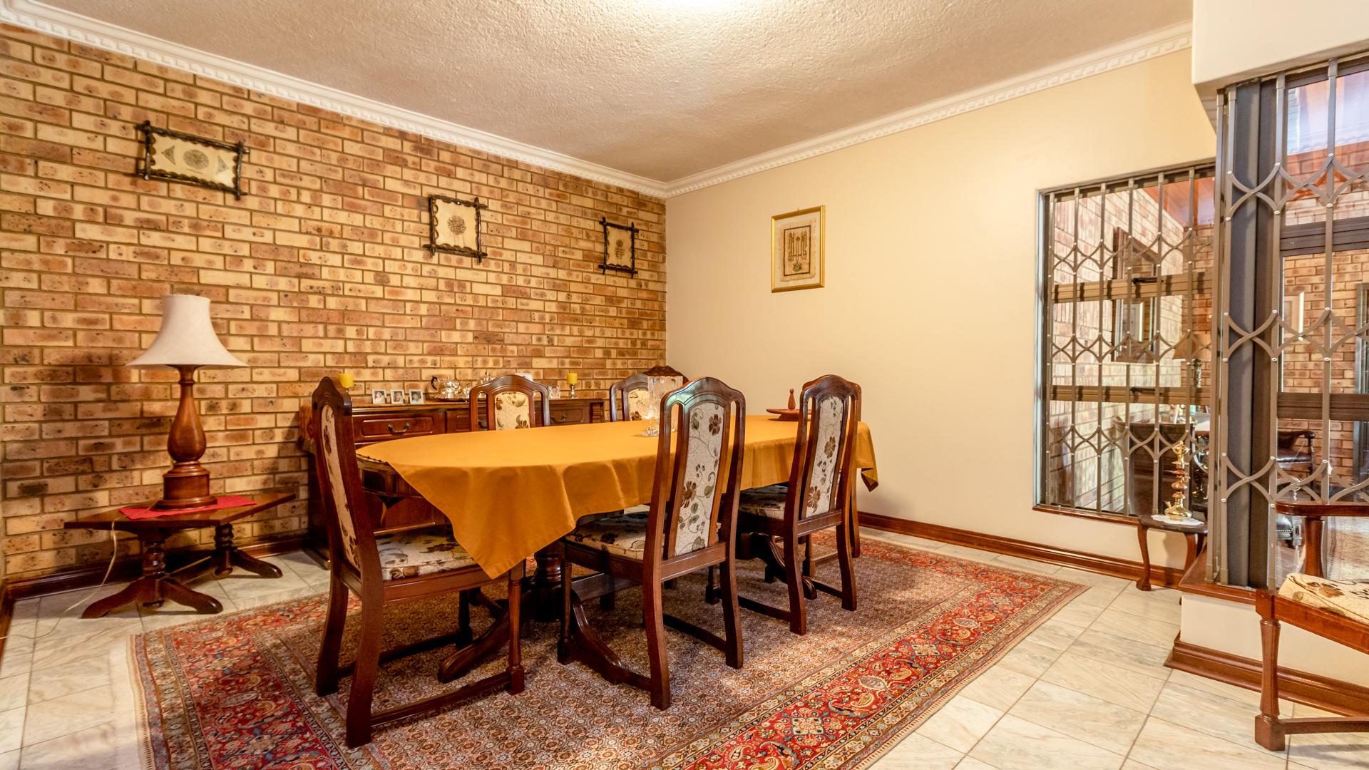 6 Bedroom Property for Sale in Raslouw A H Gauteng