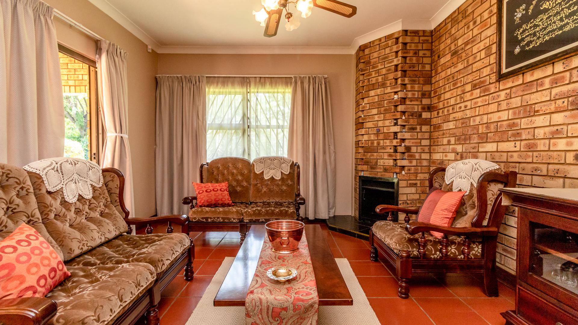 6 Bedroom Property for Sale in Raslouw A H Gauteng