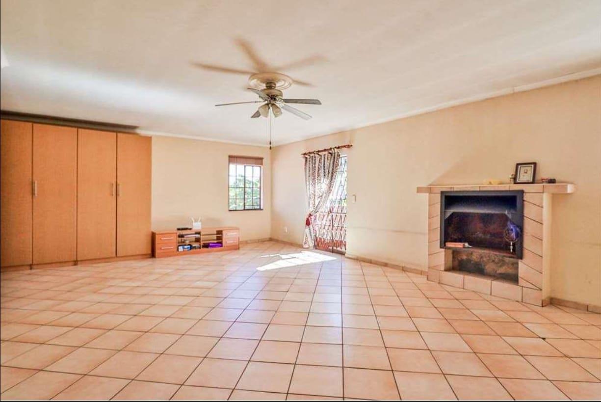 3 Bedroom Property for Sale in Glen Austin Gauteng