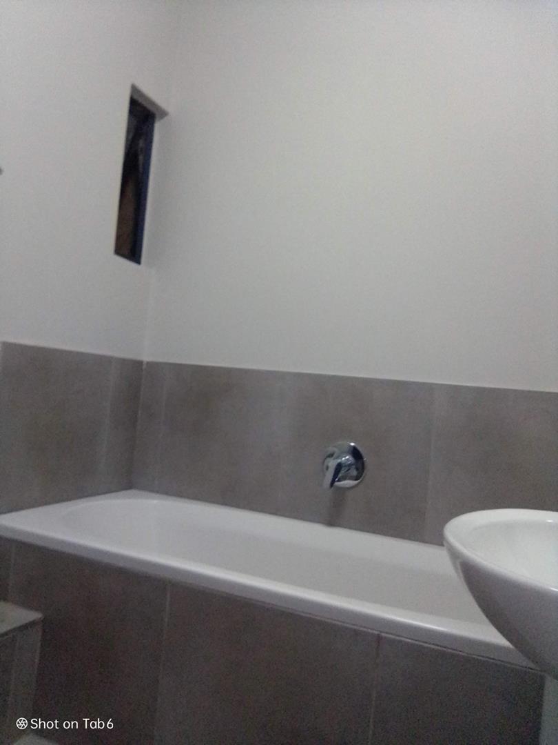 To Let 2 Bedroom Property for Rent in Vorna Valley Gauteng