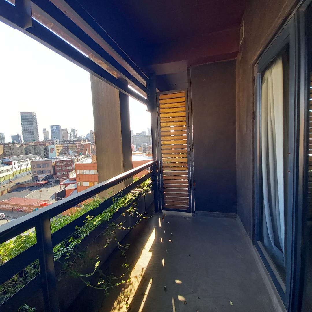 To Let 1 Bedroom Property for Rent in New Doornfontein Gauteng