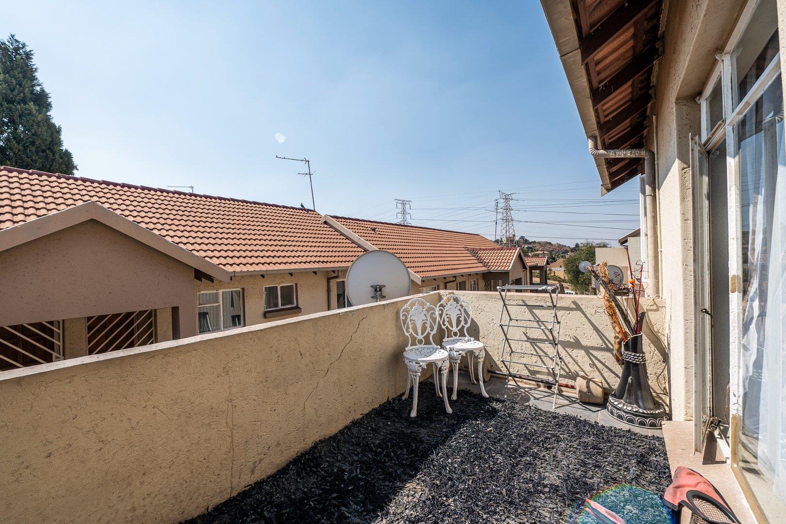 2 Bedroom Property for Sale in Linmeyer Gauteng