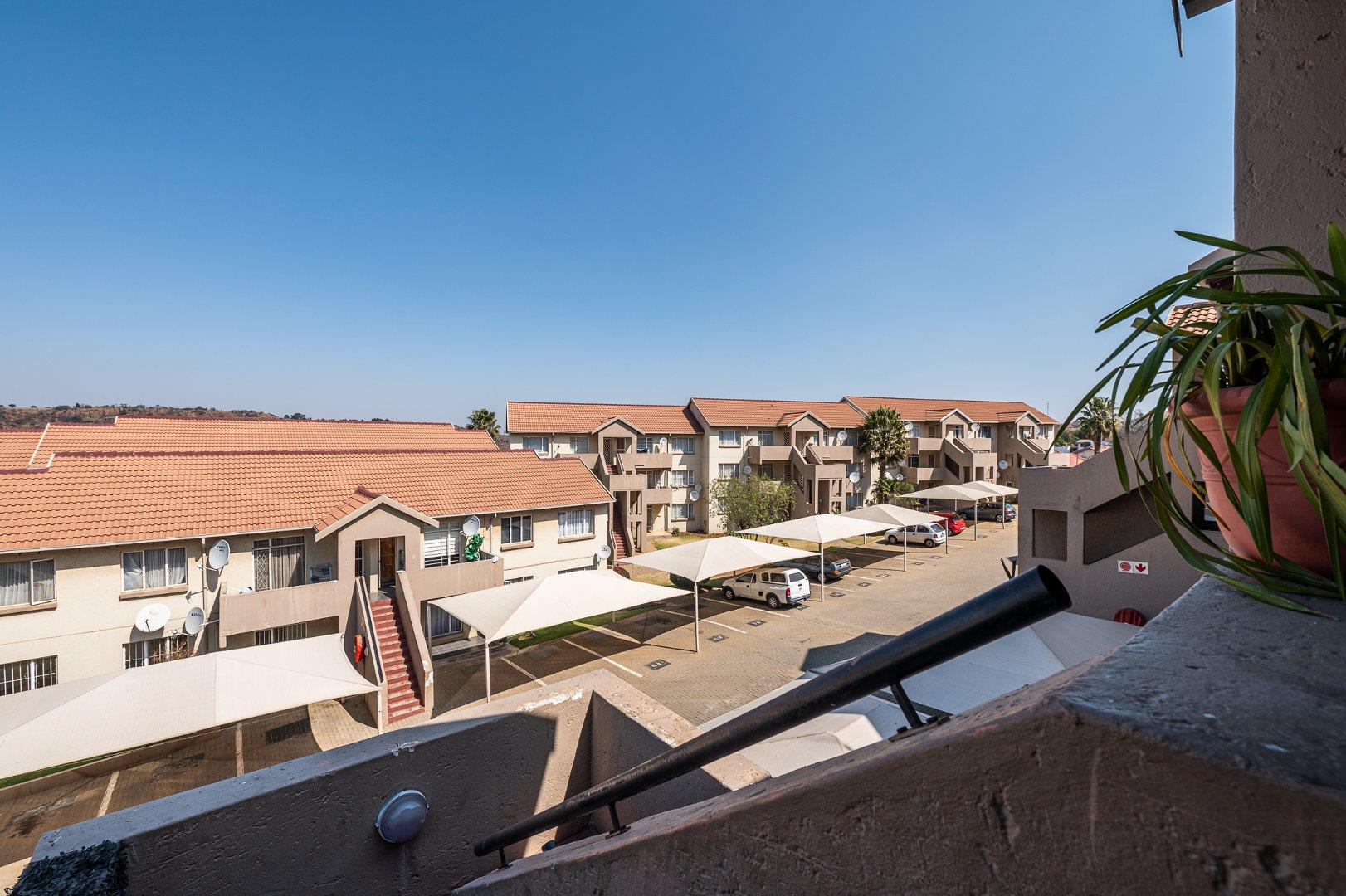 2 Bedroom Property for Sale in Linmeyer Gauteng