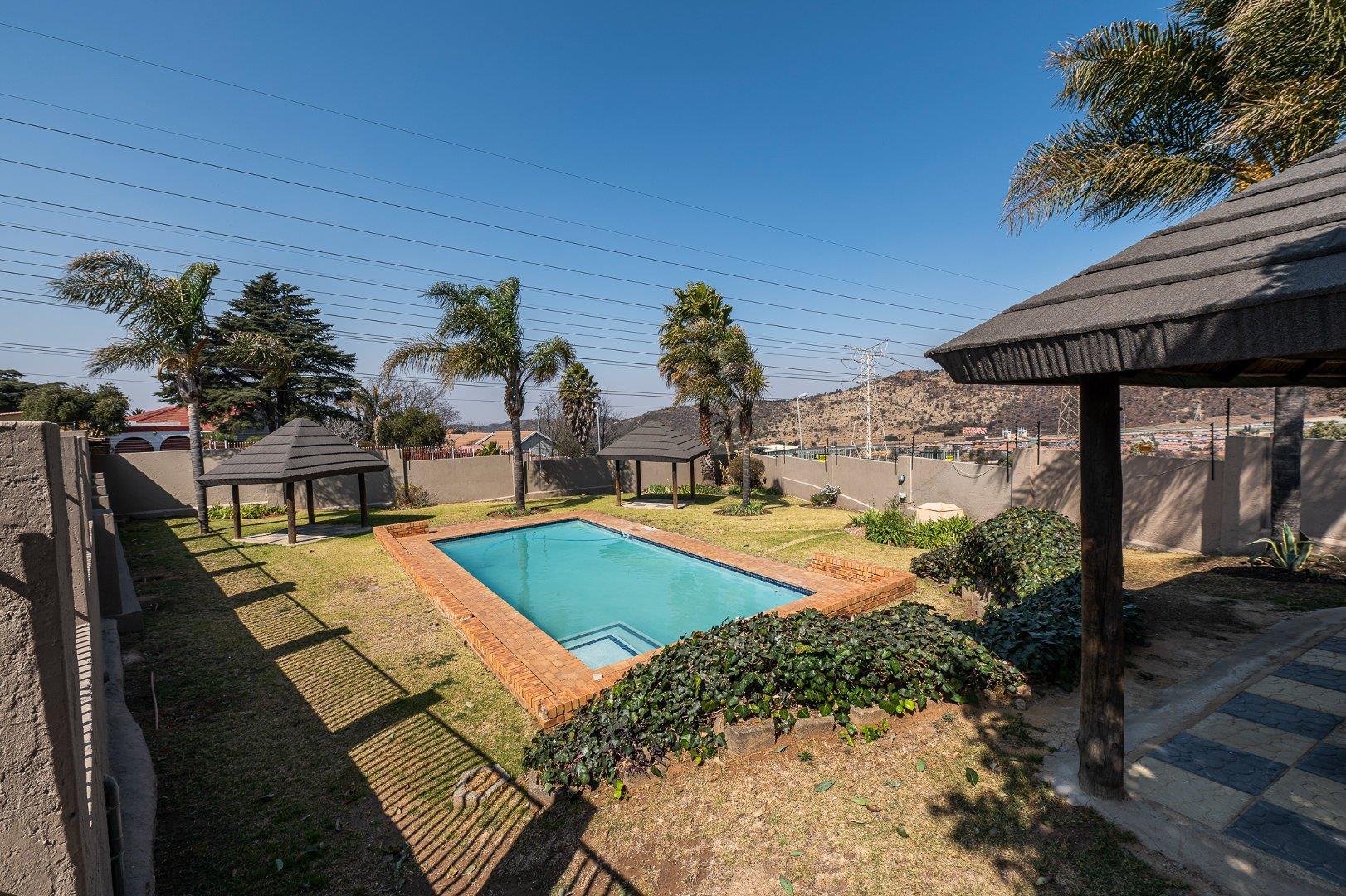 2 Bedroom Property for Sale in Linmeyer Gauteng