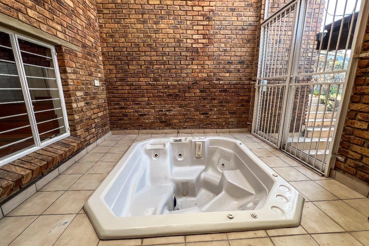 4 Bedroom Property for Sale in Bassonia Gauteng