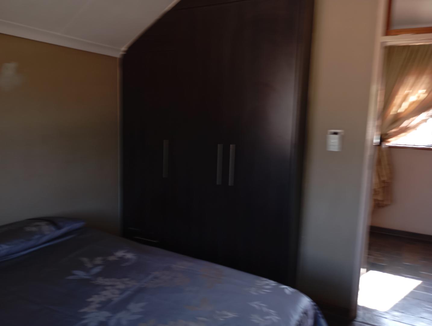 5 Bedroom Property for Sale in Linmeyer Gauteng