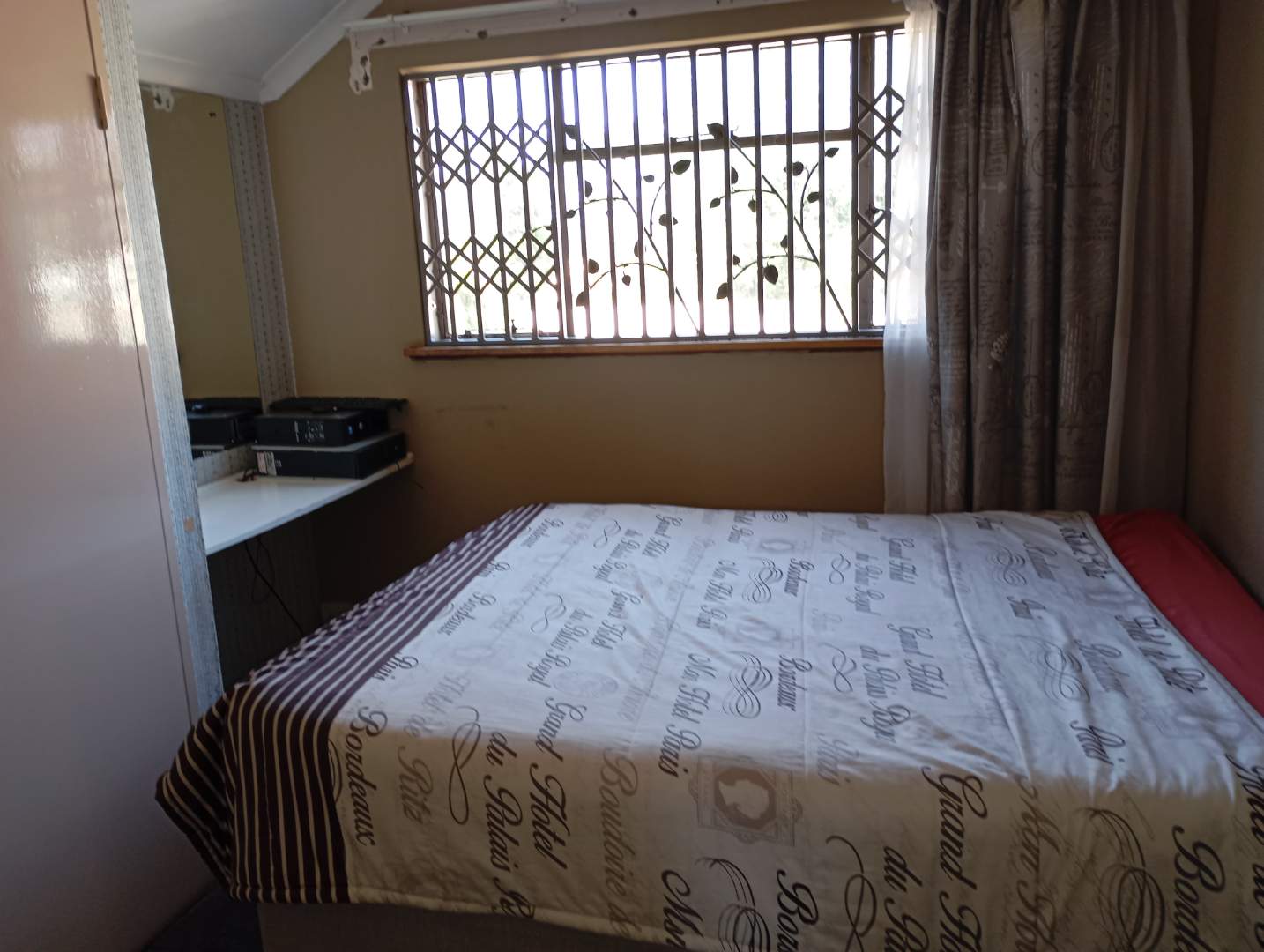 5 Bedroom Property for Sale in Linmeyer Gauteng