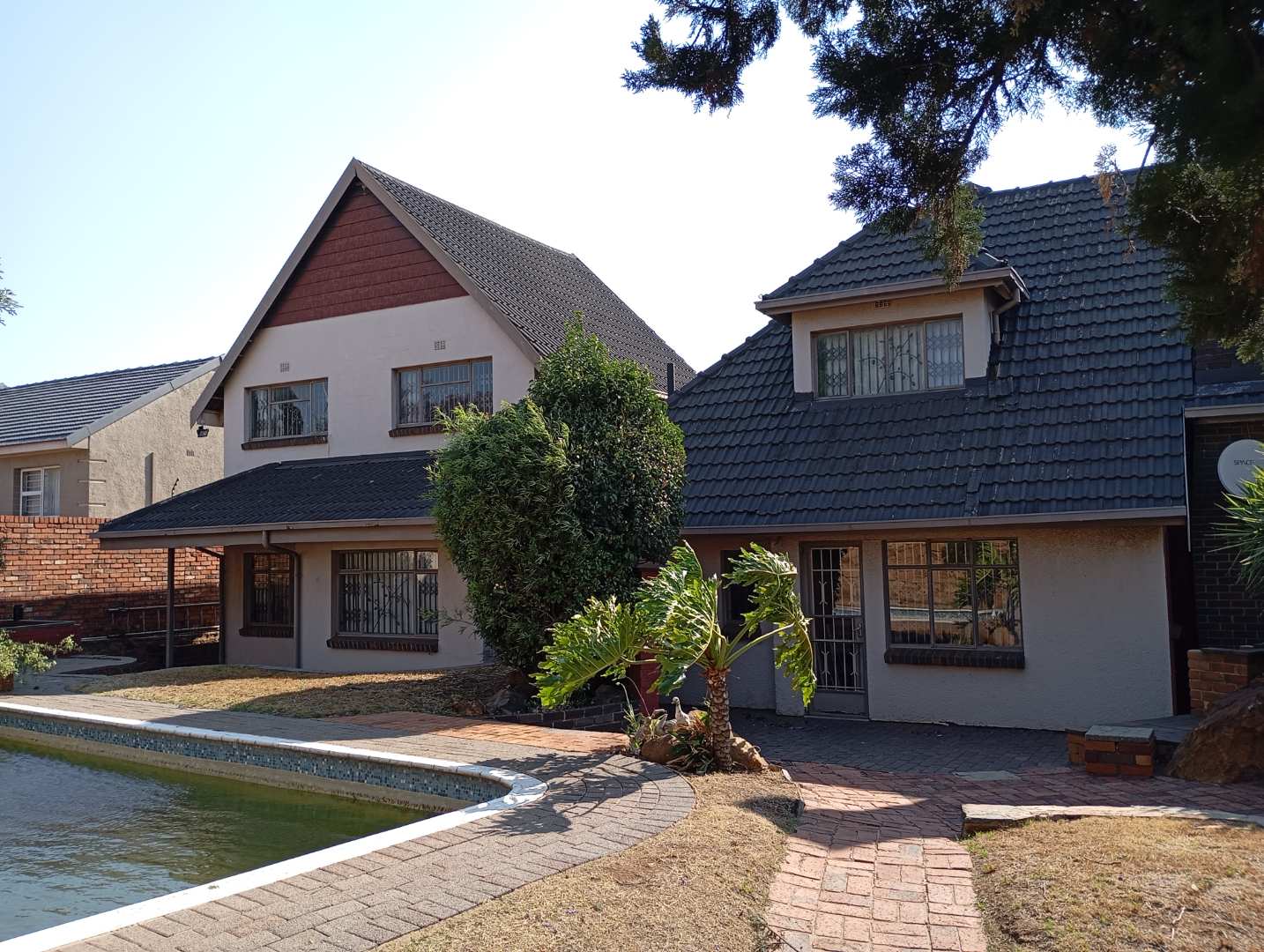 5 Bedroom Property for Sale in Linmeyer Gauteng