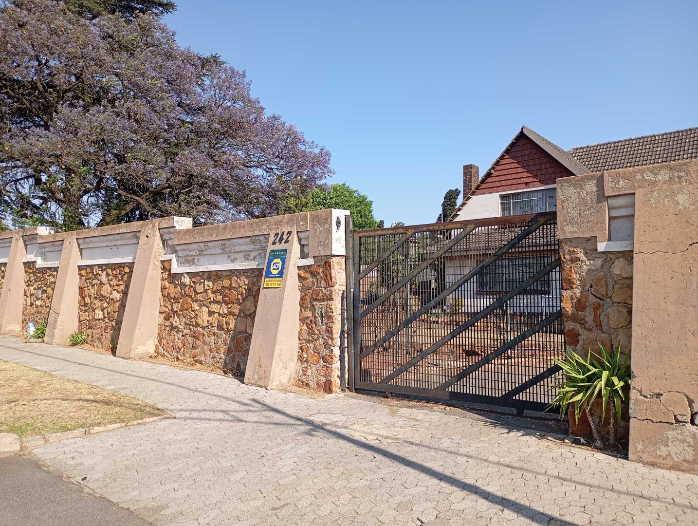 5 Bedroom Property for Sale in Linmeyer Gauteng