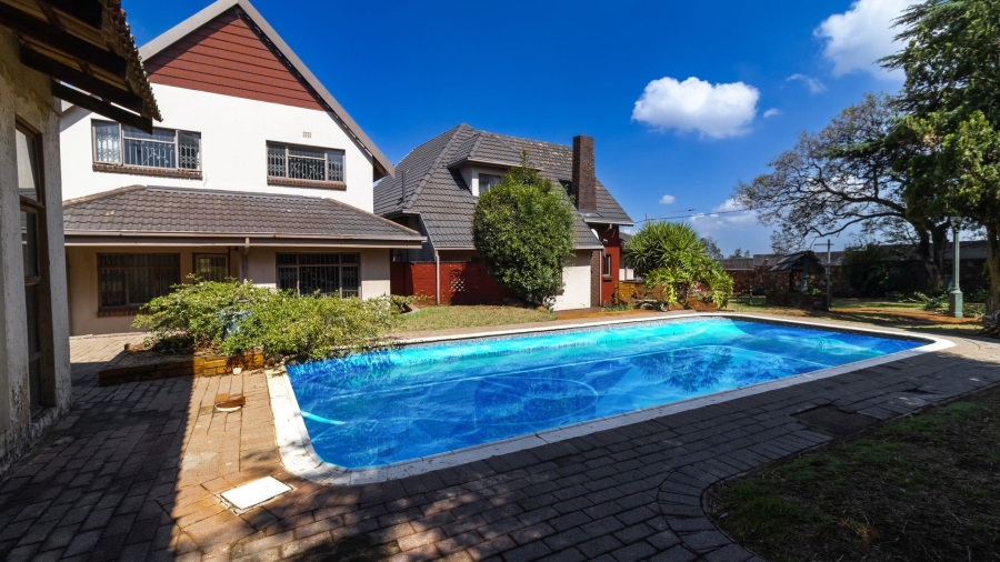 5 Bedroom Property for Sale in Linmeyer Gauteng