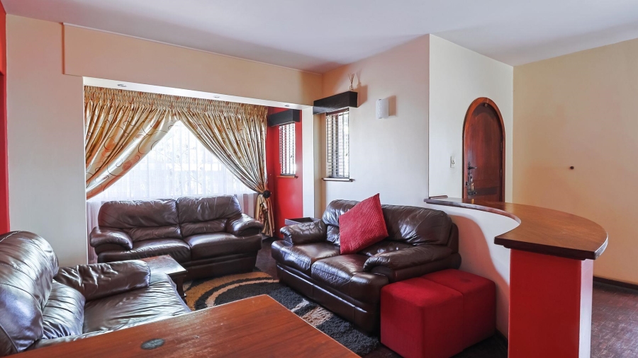 5 Bedroom Property for Sale in Linmeyer Gauteng