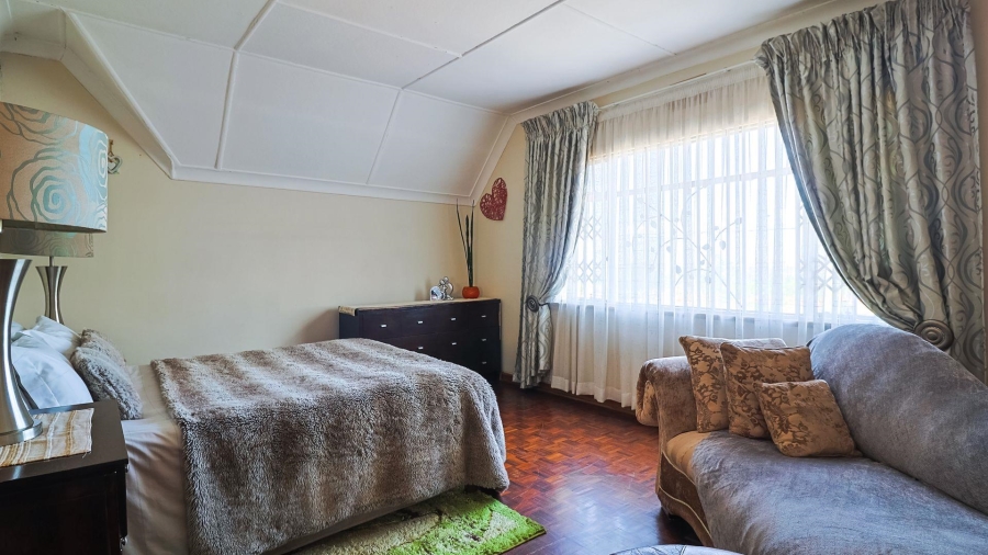 5 Bedroom Property for Sale in Linmeyer Gauteng