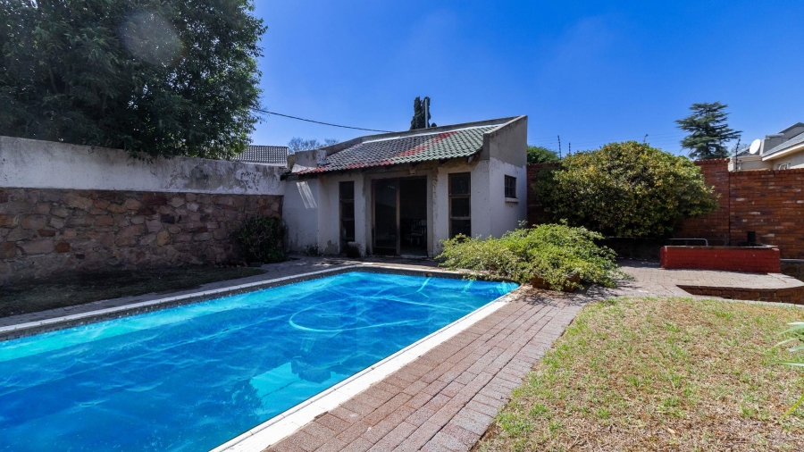 5 Bedroom Property for Sale in Linmeyer Gauteng