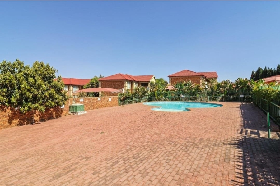 2 Bedroom Property for Sale in Liefde en Vrede Gauteng