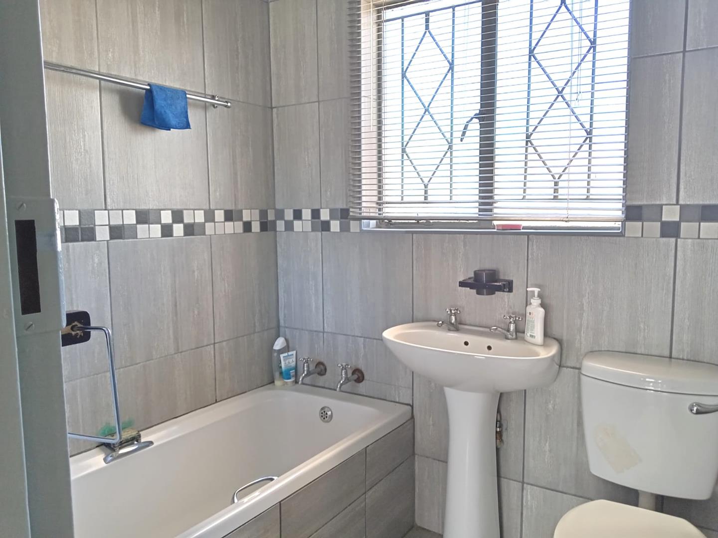 3 Bedroom Property for Sale in Crystal Park Gauteng