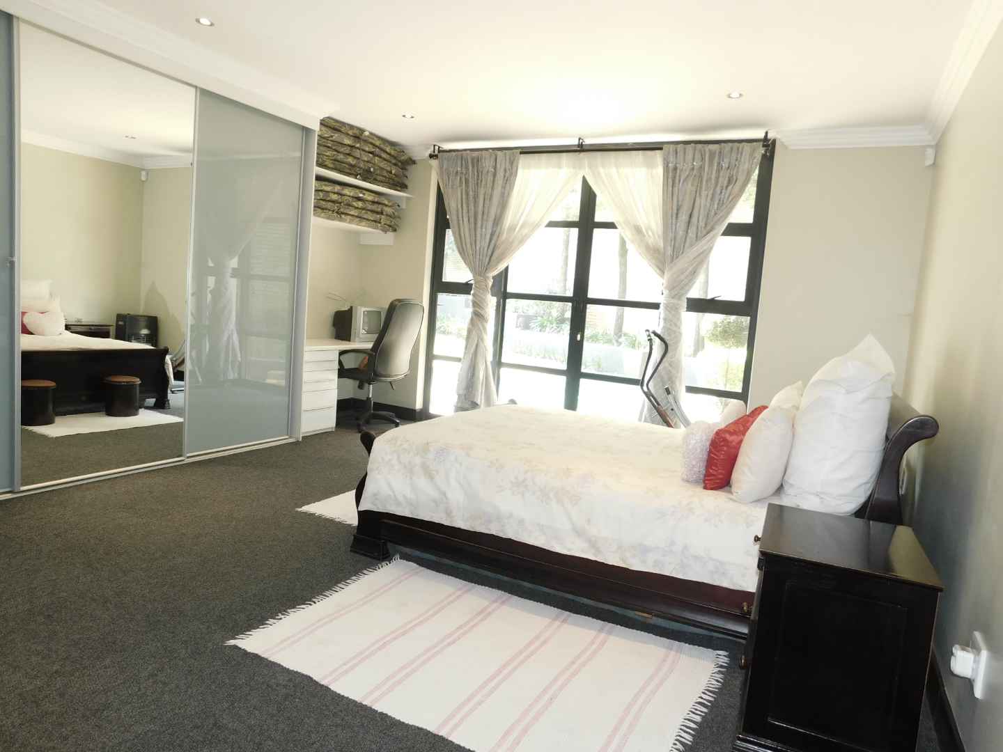 To Let 4 Bedroom Property for Rent in Bryanston Gauteng