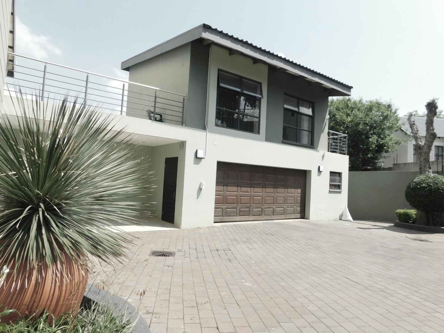 To Let 4 Bedroom Property for Rent in Bryanston Gauteng